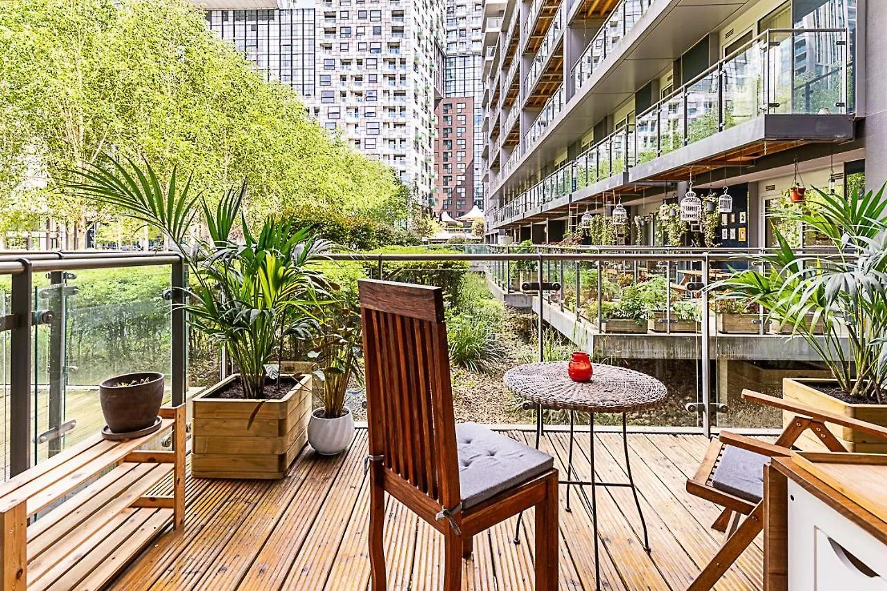 Spacious Green Terrace Apartment Londres