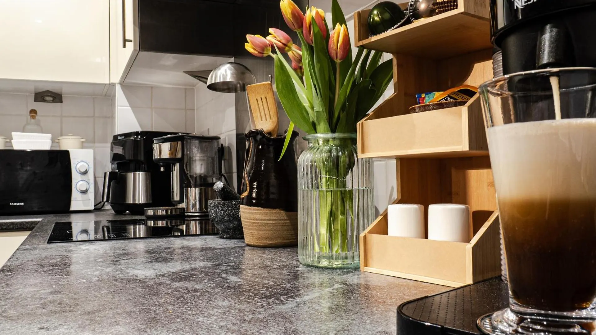 Spacious Green Terrace Apartment Londres