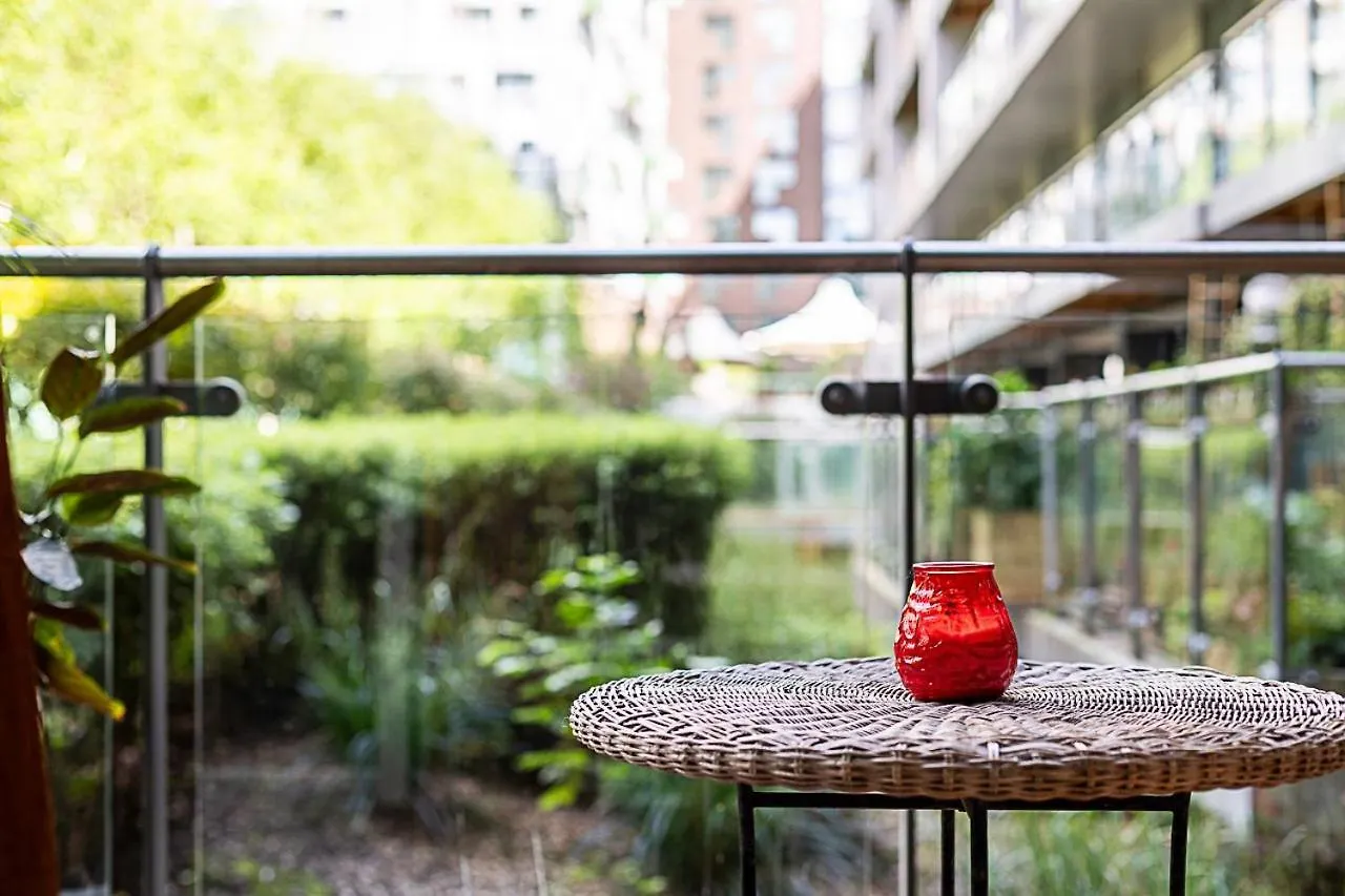 Spacious Green Terrace Apartment London