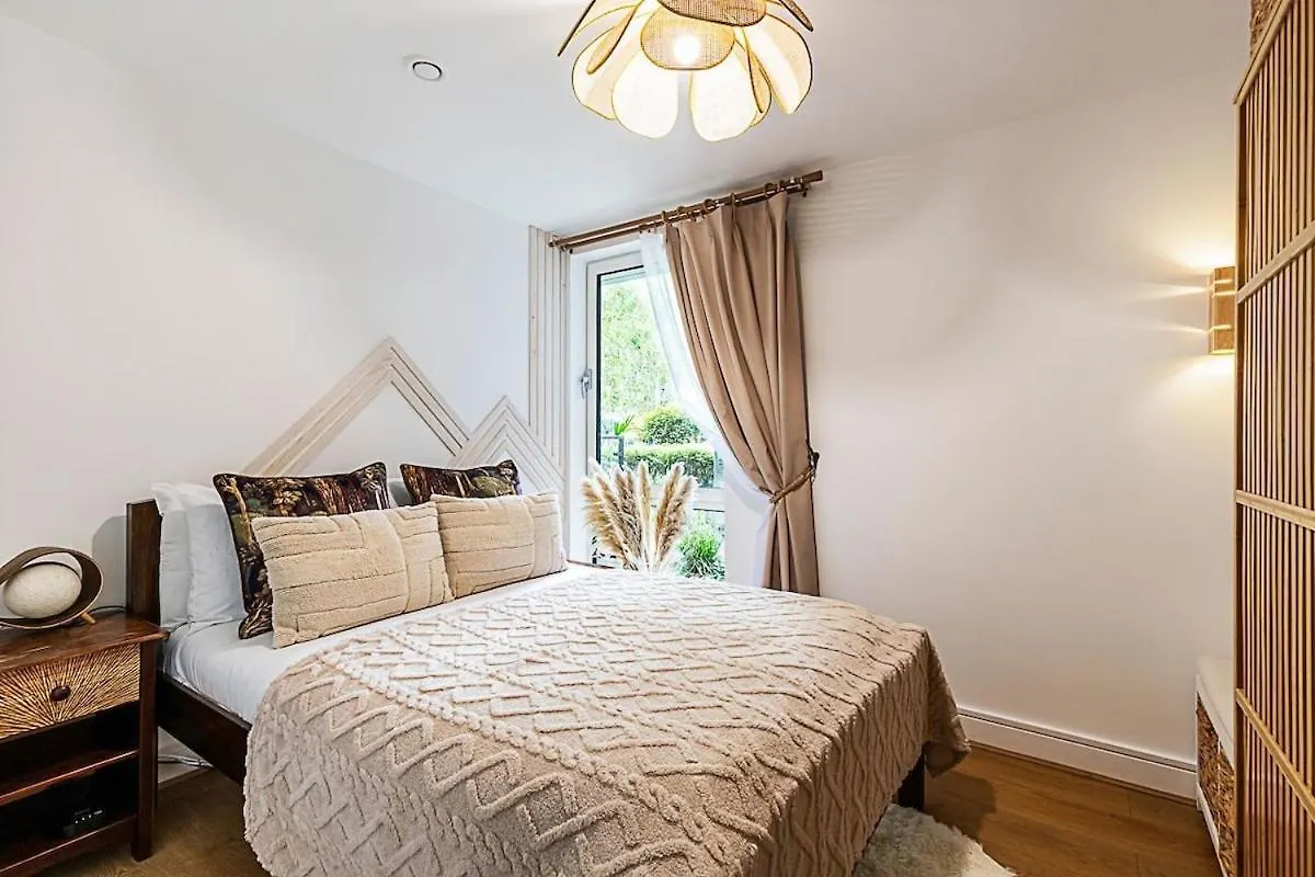 Spacious Green Terrace Apartment London 0*,  Storbritannien