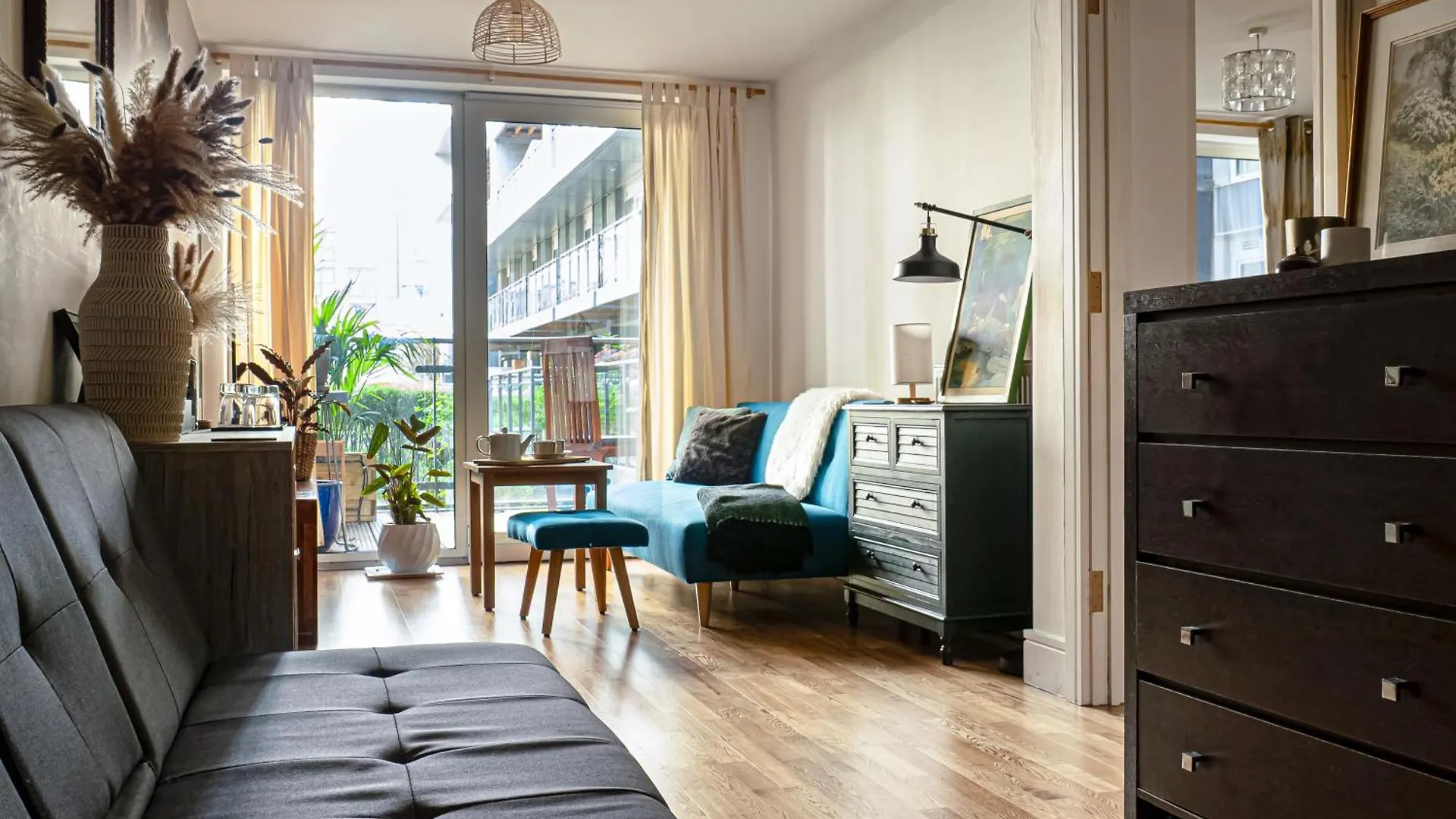Spacious Green Terrace Apartment London