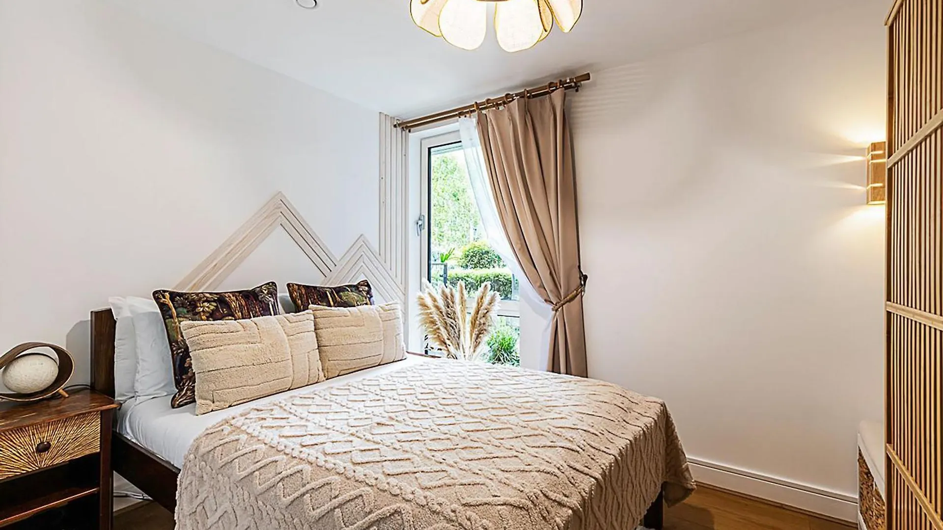 Spacious Green Terrace Apartment London